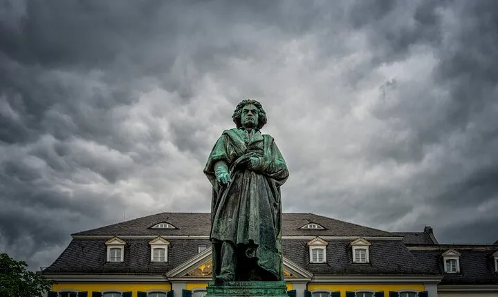 Bonn Scavenger Hunt and Best Landmarks Self-Guided Tour