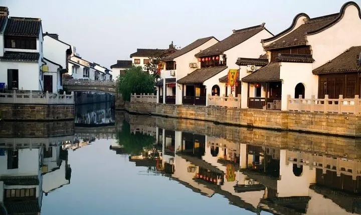 Shanghai Water Town Zhouzhuang Day Trip by Limo from Shanghai