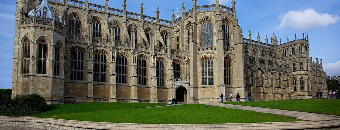Windsor Castle, Stonehenge and Bath with lunch in a 14th-century pub