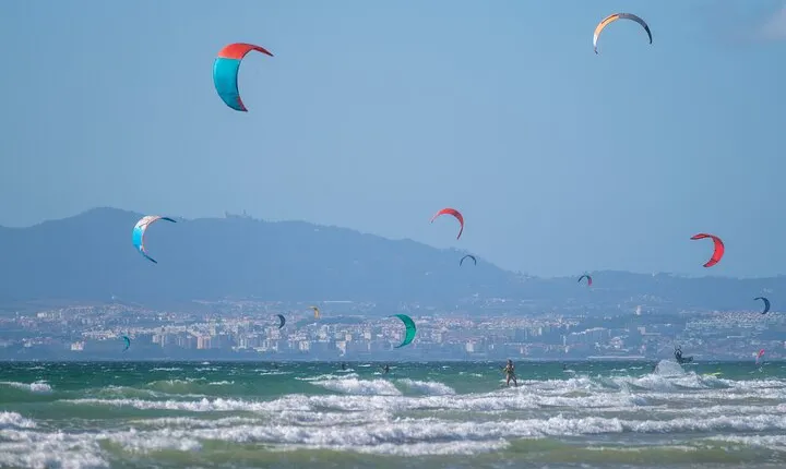 Catch the Breeze, Kite Surfing Experience & Transfers - Hurghada