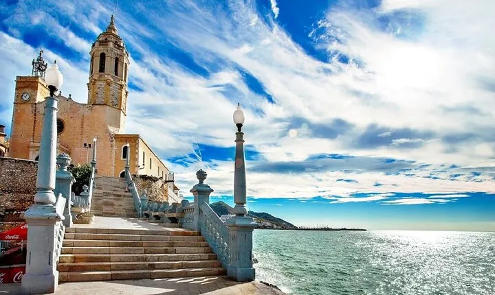 Sitges: Sailing tour, walking tour and winery tour with tasting
