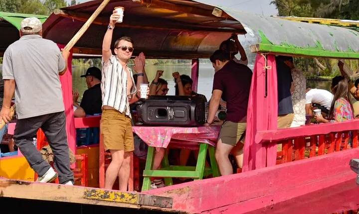 Xochimilco: Boat party with unlimited drinks