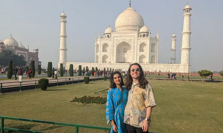 Private Guided Sunrise Walking Tour in Taj Mahal