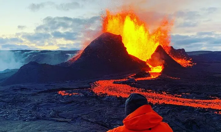 Grindavík: Private Volcano Hike to Fagradalsfjall Eruption Site