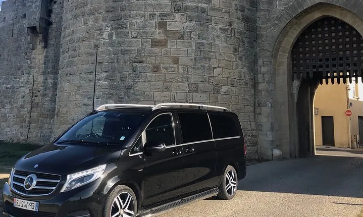 Transfer by high-end Mercedes minibus Nimes 7 passengers
