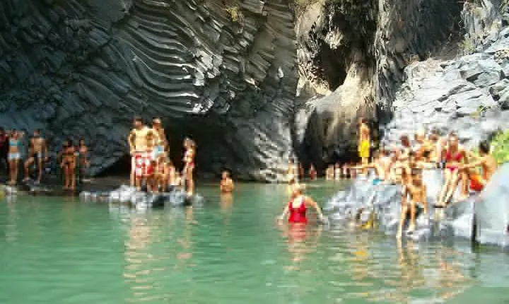 Private and Guided Tour of Gole Alcantara with traditional Lunch