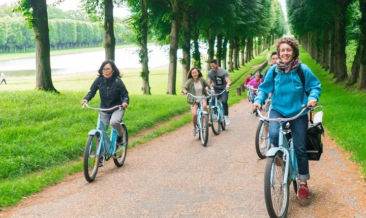 Versailles Palace Bike Tour with Market & Marie-Antoinette hamlet