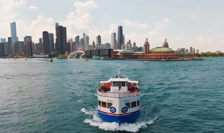 Lake Michigan Skyline Cruise in Chicago
