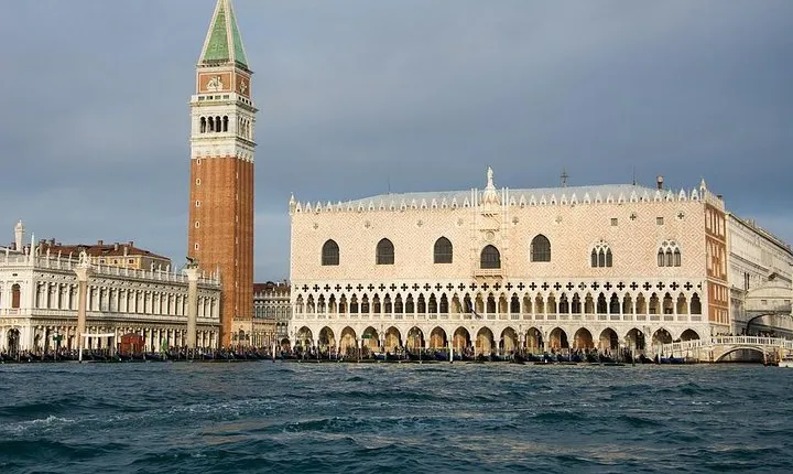 Venice Private Day Tour with Gondola ride - from Rome