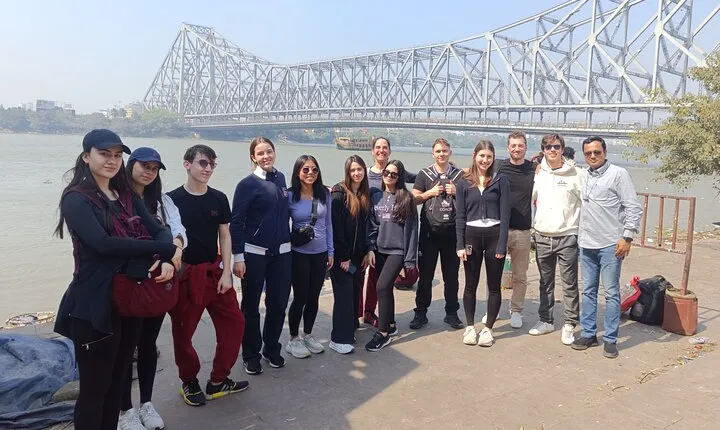 Kolkata Full Day Sightseeing Including Mother House, Kumortuli and Flower Market