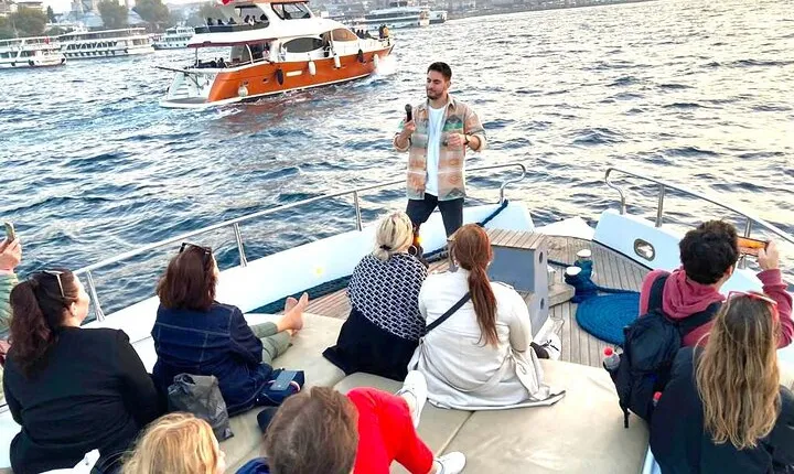 Bosphorus Guided Luxury Yacht Cruise with Live Guide (2 Hours)