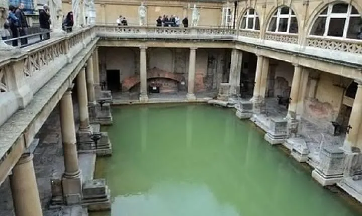 London Hotel Return via Bath & Stonehenge & Windsor Castle