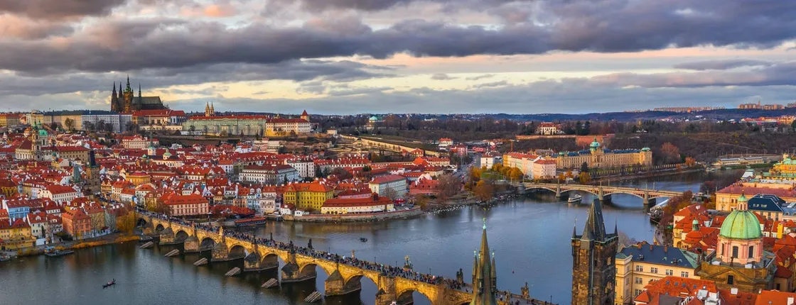 Prague highlights half-day tour with lunch and river cruise