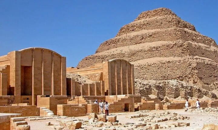 Half-Day Private Tour to Sakkara and Giza Pyramids