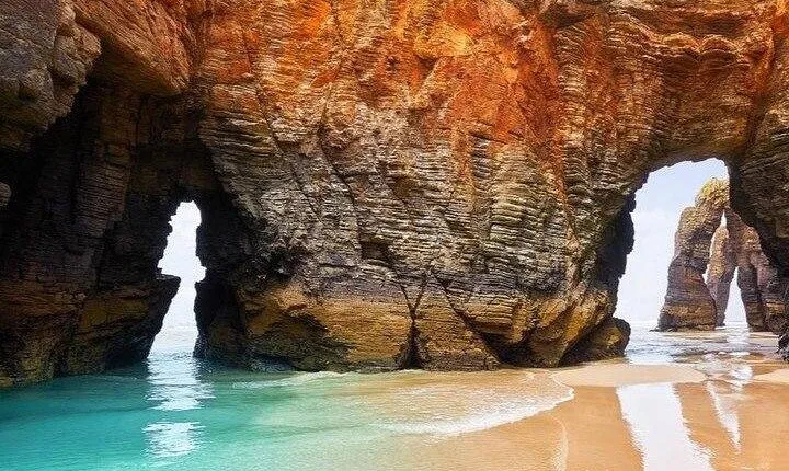 Excursión a Playa de las Catedrales, Lugo & Ribadeo desde Santiago de Compostela