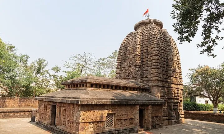 Immersive Bhubaneswar walking tour with professional guide