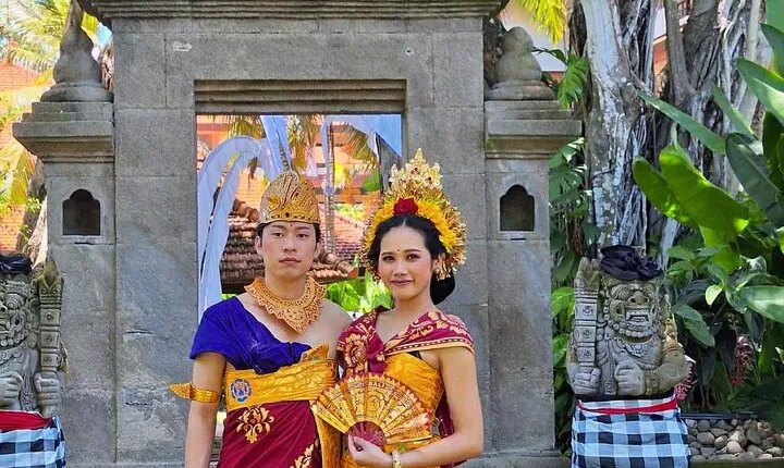 Balinese Traditional Dress and Maku Up