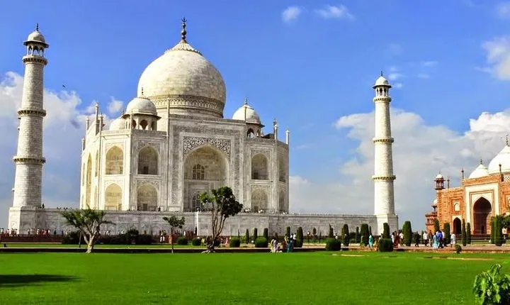 Taj Mahal Day Tour from Delhi by Private Car including Lunch