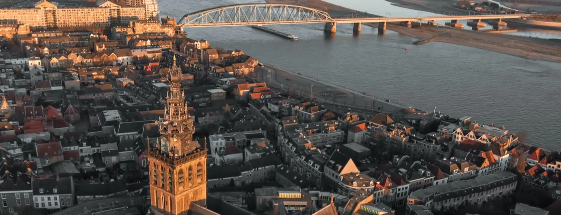 Nijmegen walking tour with Dutch cake and coffee stop