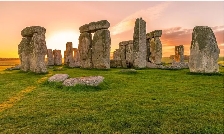 Stonehenge's Audio Guided Tour with Fast Access Admission