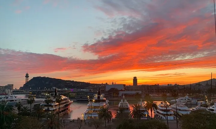 Barcelona: Rooftop Tapas & Sangria class with a Local Chef
