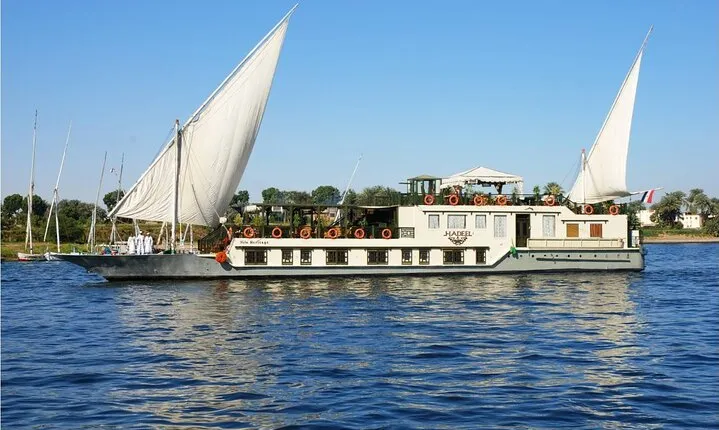 4 Night Dahabiya from Luxor to Aswan including Hot air Balloon