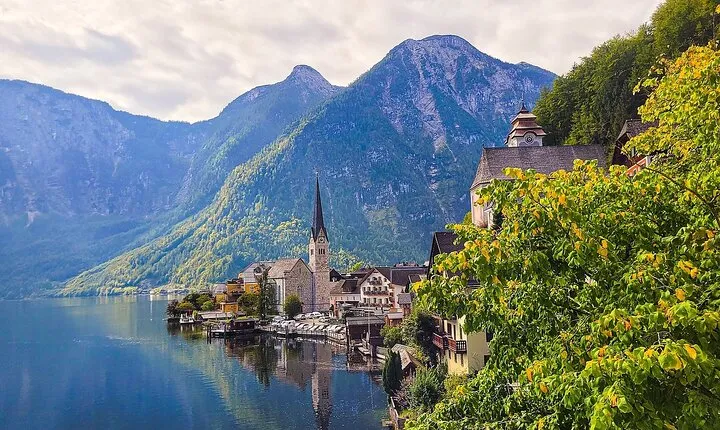 From Prague to stunnning Hallstatt: Private 1 day tour