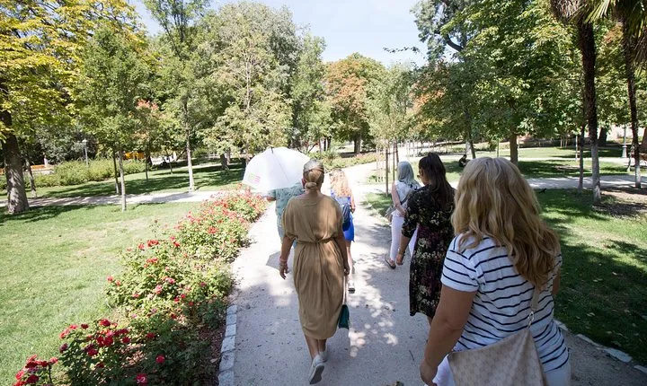 Skip-the-line Madrid Royal Palace with tapas tasting & Retiro Park