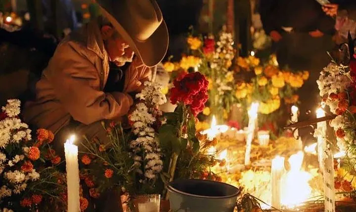 Tour Local Experience. Day of the dead night visit Xoxocotlan Pantheon