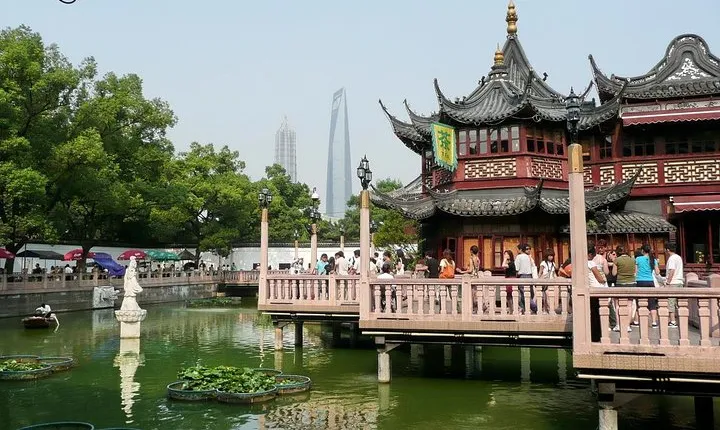 Private 2-Day Shanghai Highlight Tour Including Zhujiajiao Water Town