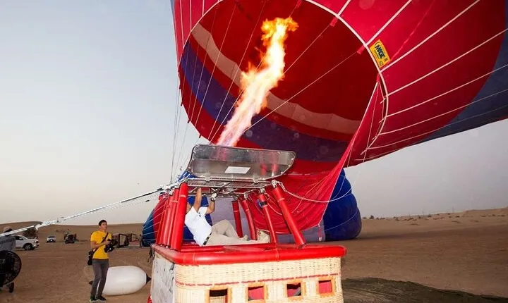 Tour from Dubai Beautiful Desert By Hot Air Balloon