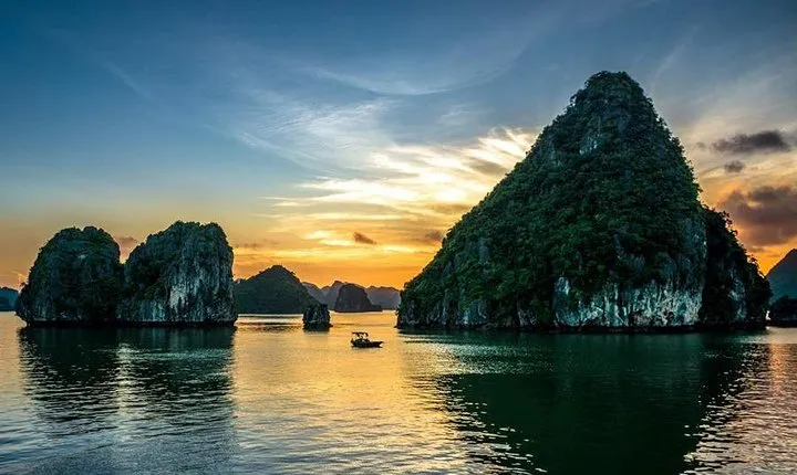 Private Ha Long bay day trip(From Hanoi city or Halong harbour)