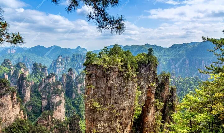 18-Day Classic China Tour: Xi'an-Chengdu-Zhangjiajie-Shanghai
