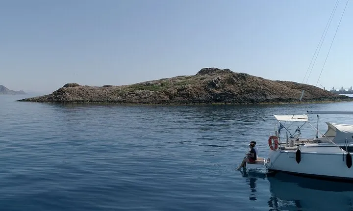 Sailing experience along the coast of Cabo de Gata in Almería