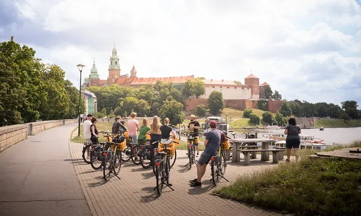Full Bike Tour - the Old Town, Jewish Qtr & the Ghetto NEW BIKES
