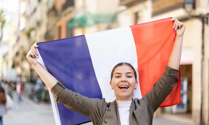 Notre-Dame Cathedral Entry, Louvre, Seine River, Paris Tour