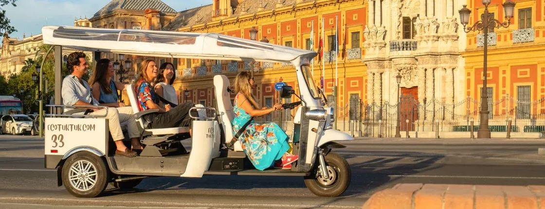 1-hour express tour of Seville in a private electric tuk-tuk