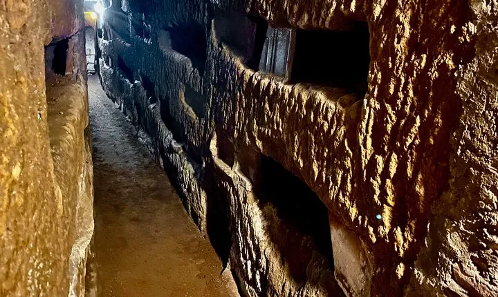 Private Express Tour of Roman Catacombs with Transfer