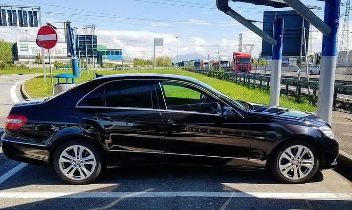 Venice, piazzale Roma - Milan / Private Transfer ( up to 3 pass.)