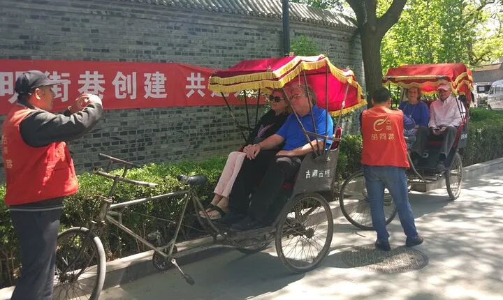 Private Day Tour: Juyongguan Great Wal & Hutong Rickshaw Tour with Local Lunch