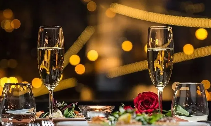 Valentine Day Dinner with Piano Battle Show