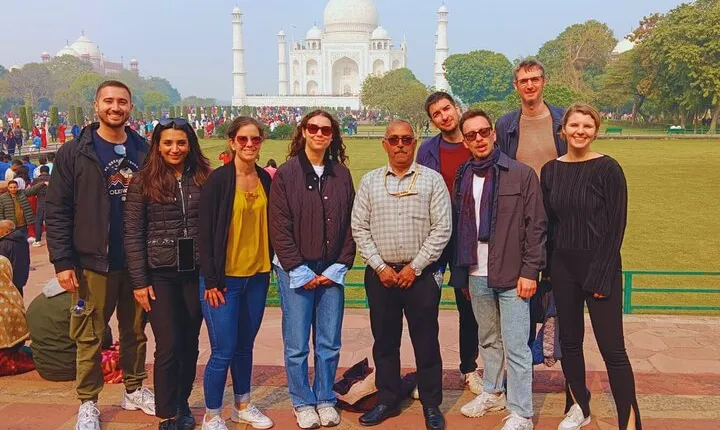 Taj Mahal and Fatehpur Sikri Day Tour with Transfer