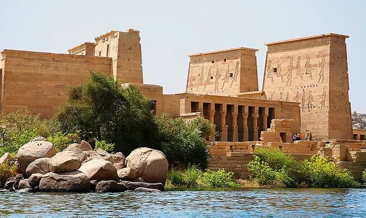 A private tour of the temple of Philae with a French-speaking Egyptologist guide