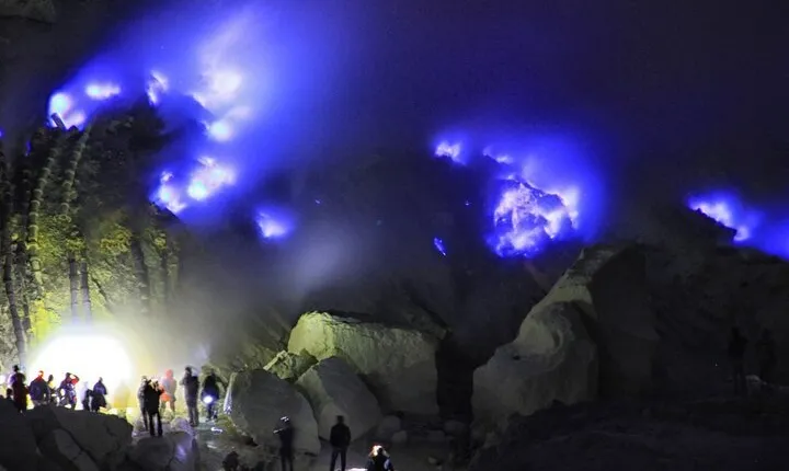 Mount Ijen Volcanic Crater Overnight Trip from Bali