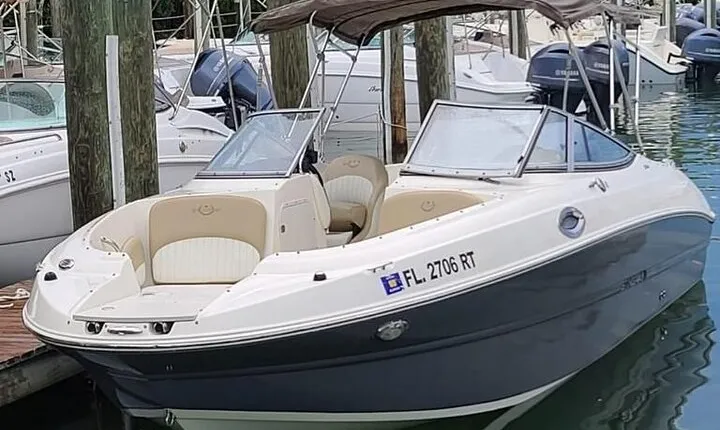 24 Ft Miami Bay: Private Boat, Gas Included , 8 people, Captained