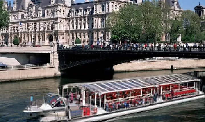 6-Hour River Cruise with Marais Montmartre St Germain des Pres Visit