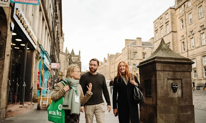 Edinburgh in a Day Tour with VIP Early Access to Edinburgh Castle