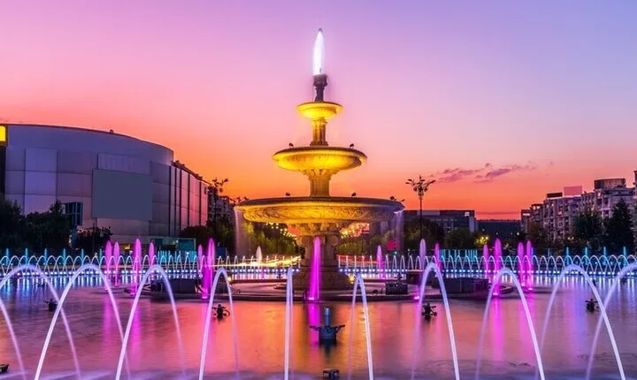 Bucharest : Highlights & Hidden Gems Walking Tour With A Guide