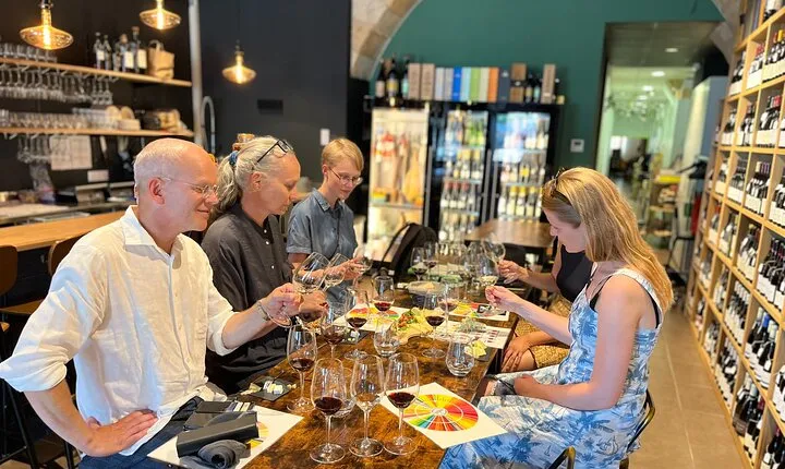 Professional - Bordeaux Wine and Cheese Tasting with a walking tour