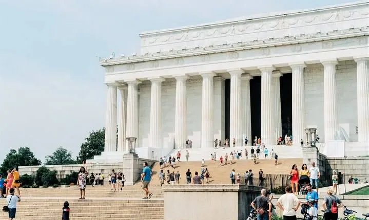 Cherry Blossoms and Monuments Tour with Optional Entry Tickets